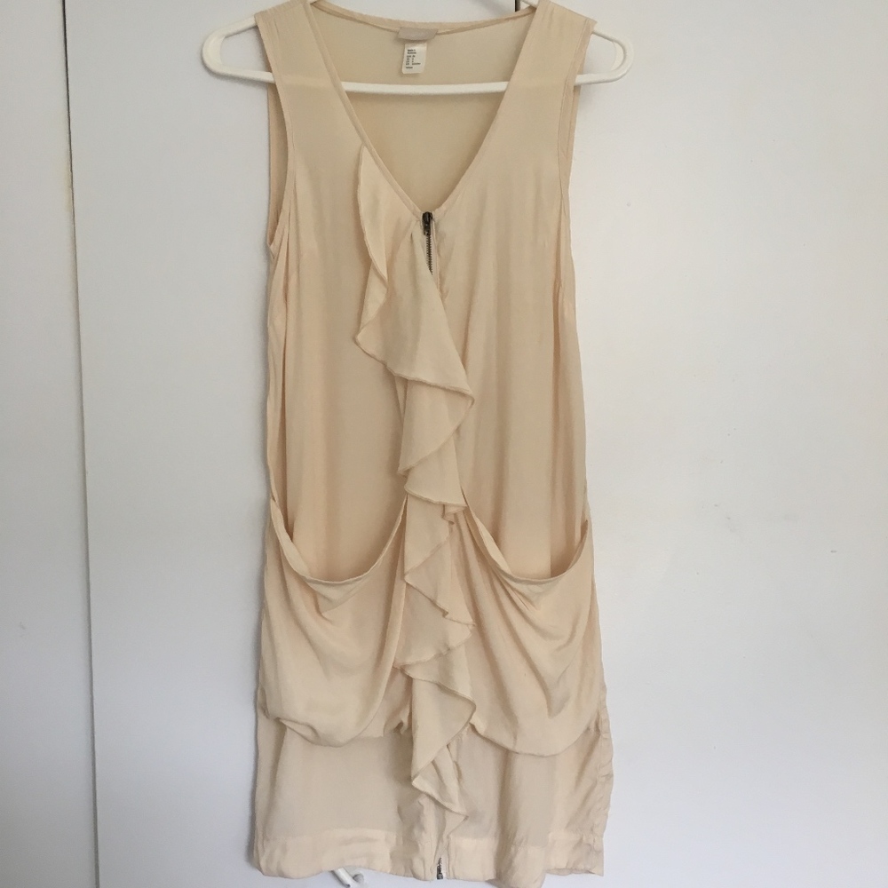 💥3/$25 H&M Cream Ruffle Dress With Pockets Size 6